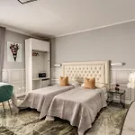 Spanish Step Dream Suites & Cozy Casa